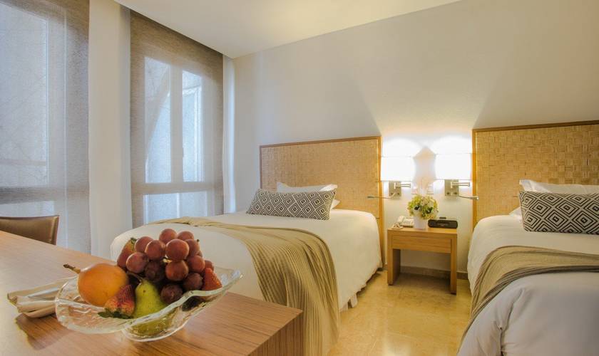 Superior twin room Movich Cartagena de Indias Superior twin room Movich Cartagena de Indias
