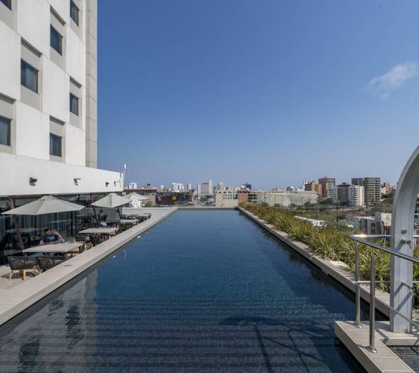 Terrace with pool Movich Buró 51 (Barranquilla) 