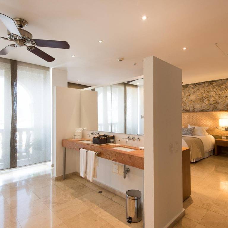 Bayside suite room Movich Cartagena de Indias 