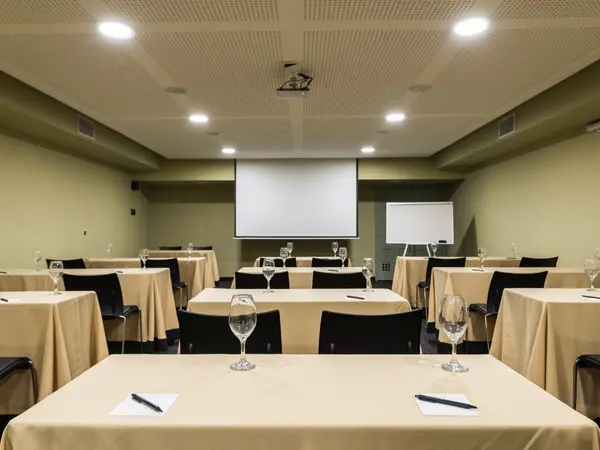 movich-alferez-salon-cedro-a_pWYwCAJ