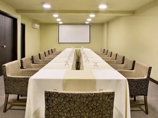 movich-alferez-salon-saman-a