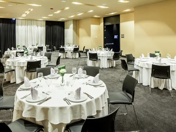 movich-buro-salon-guayacan-a