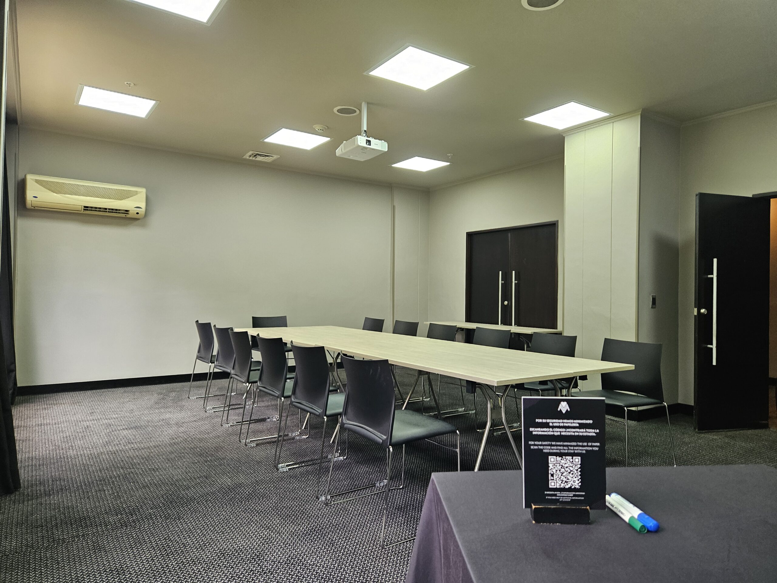 Salon Cipres - montaje Imperial 13pers (6)